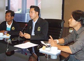 Chonburi drug-prevention program to expand to 3 Pattaya neighborhoods (L to R) Wirat Noijinda, head of the Khopai Community, Mayor Itthiphol Kunplome and Alliance Network President Niran Junwiset discuss drug prevention measures with community leaders.